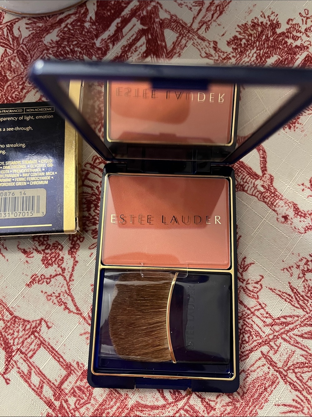 Estée Lauder Blushing New Natural Cheek Color .26 oz./7.5 grams Original Box